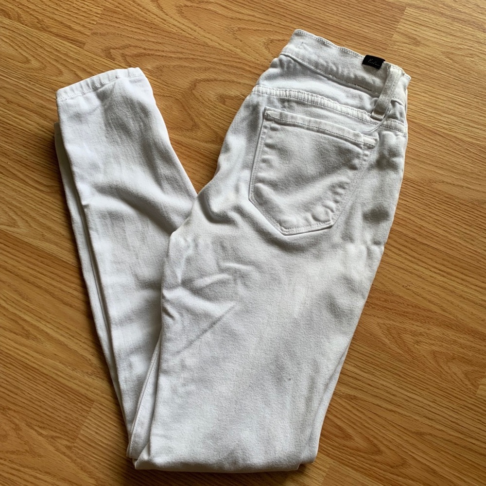 KanCan White Skinny Jeans GREAT CONDITION 🌸